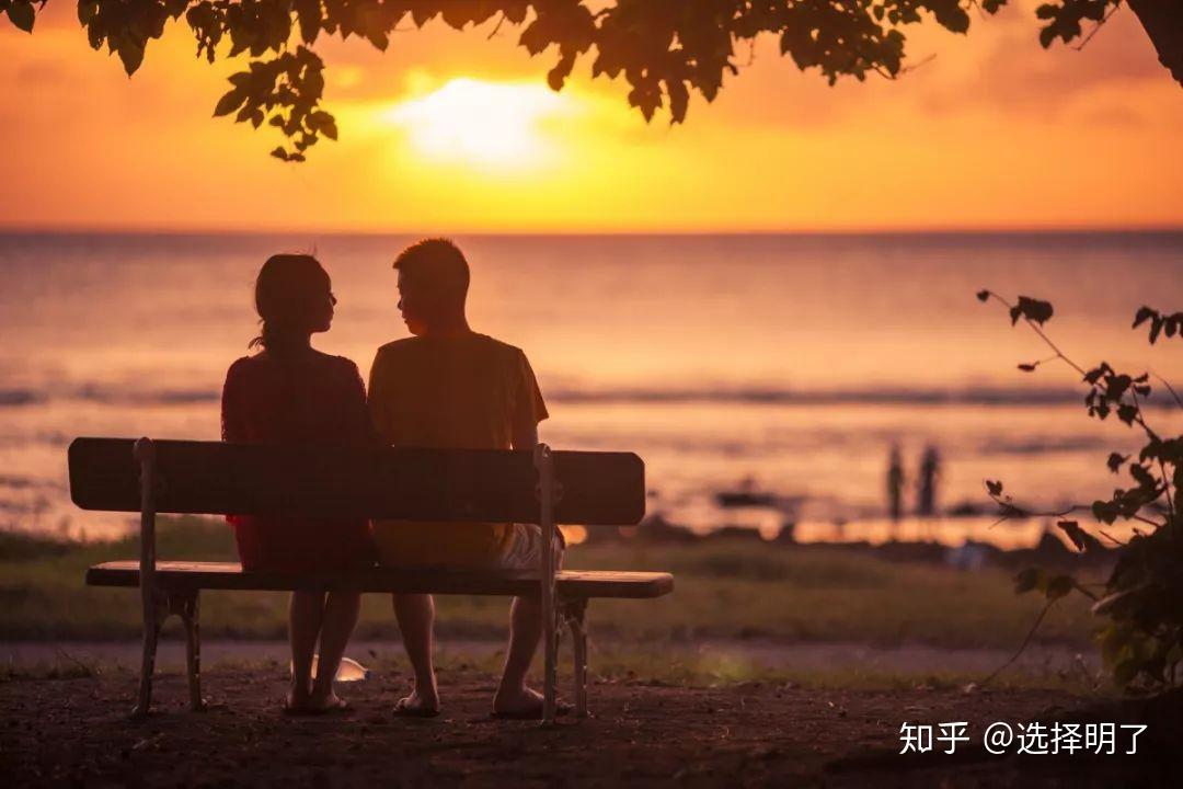 美国消费者信心连续两个月上升 但仍显低迷